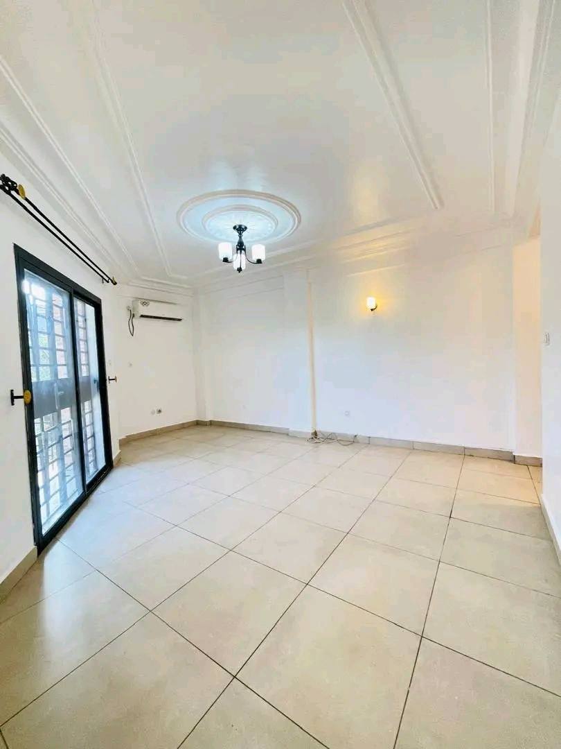 LI_studio_makepe_280326_sln3