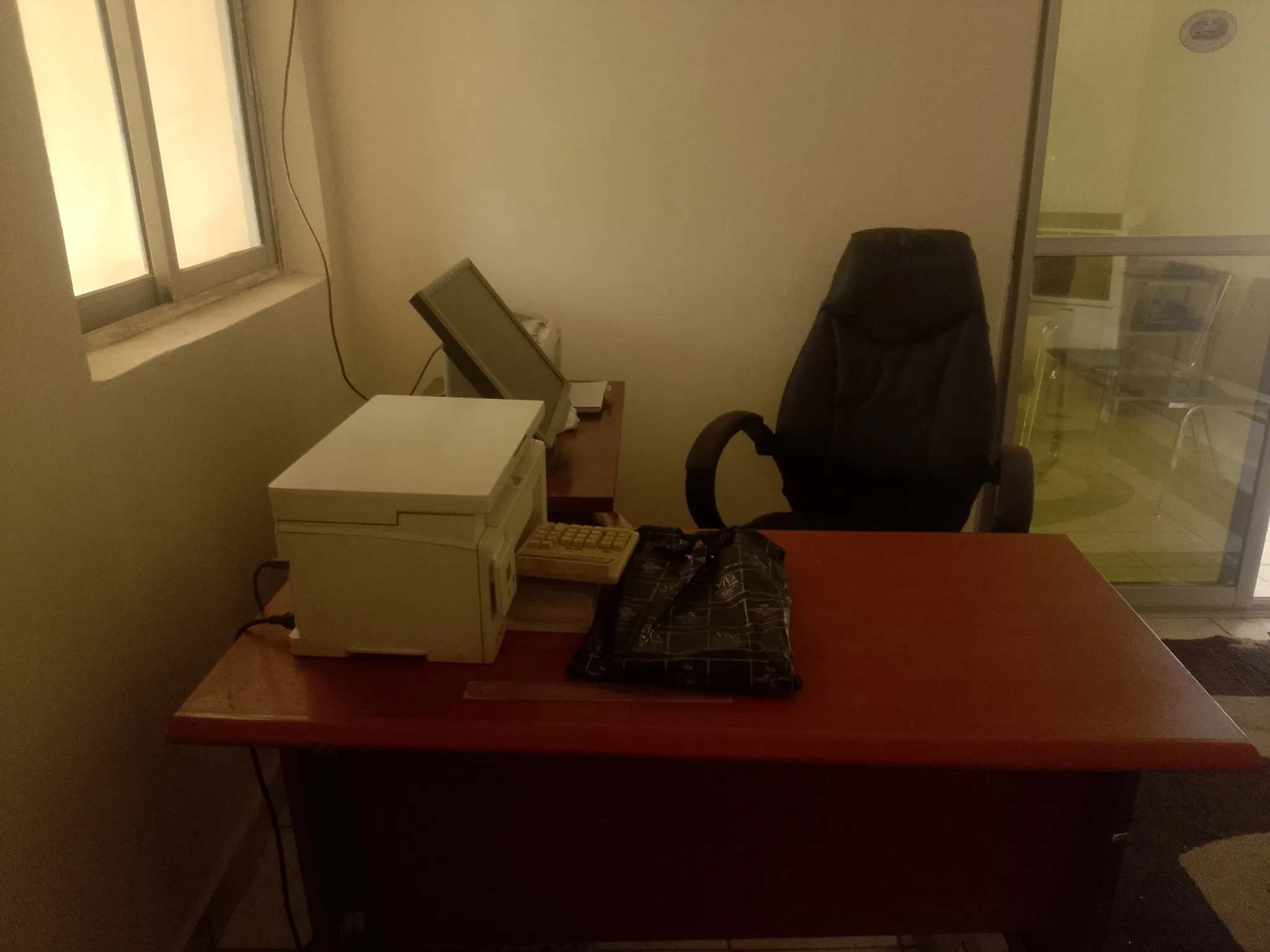 Bureau équipé à louer à Maroua Kakatare