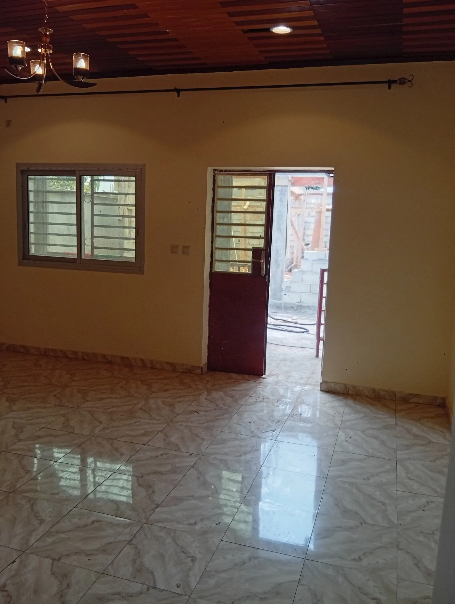 41104- Appartement Moderne à Louer, Ebolowa Angalé