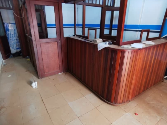 Boutique à Louer Ngousso Bordure de Route