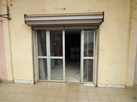 Boutique à louer Yaoundé Omnisport