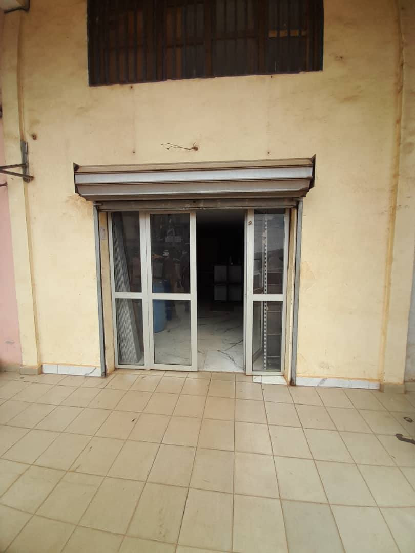 Boutique à louer Yaoundé Omnisport