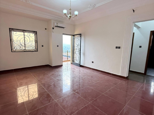 Studio chic et moderne à louer, Yaoundé Nkolfoulou