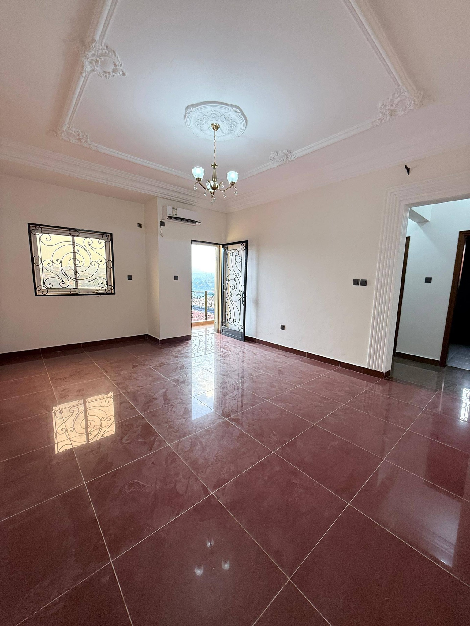 PIL_studio_nkolfoulou_150326_slbn1