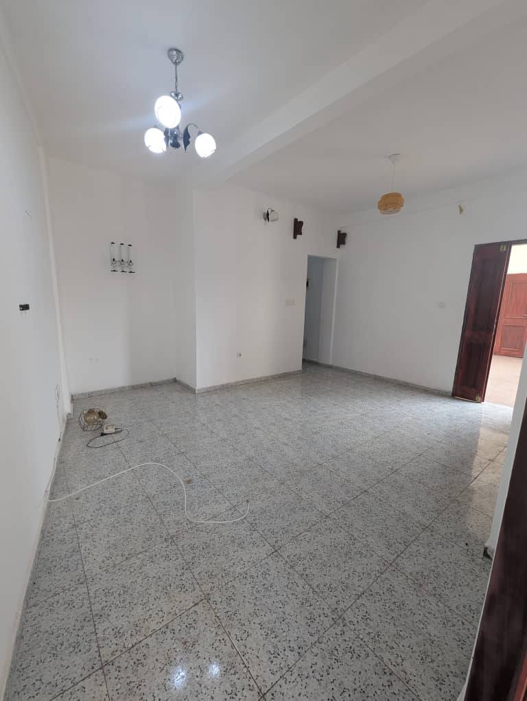 Studio spacieux à louer, Titi Grage