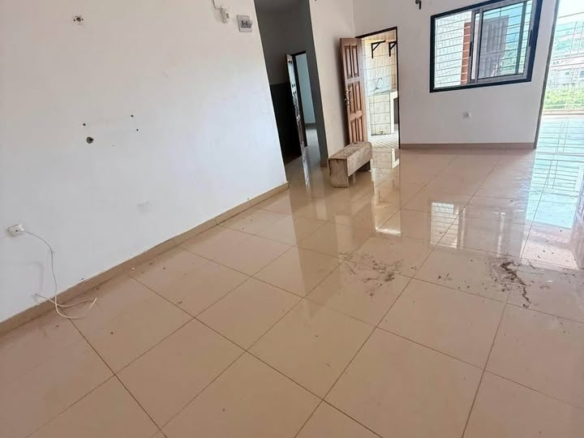 30528- Appartement bon standing Nkolfoulou 150000fcfa