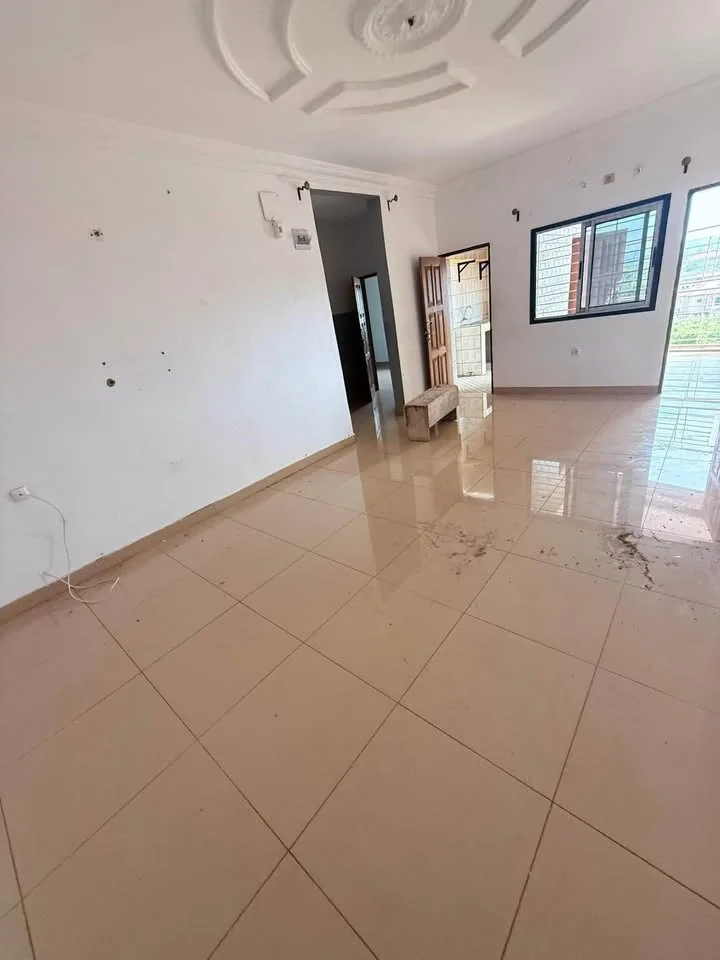 30687- Appartement bon standing Nkolfoulou 150000fcfa