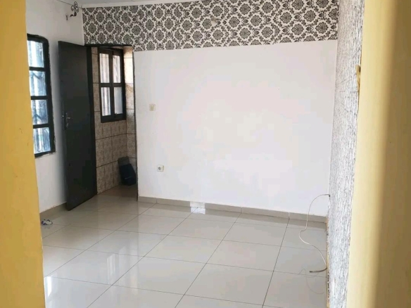 41002- Studio moderne à louer  à Madelon Bafoussam 