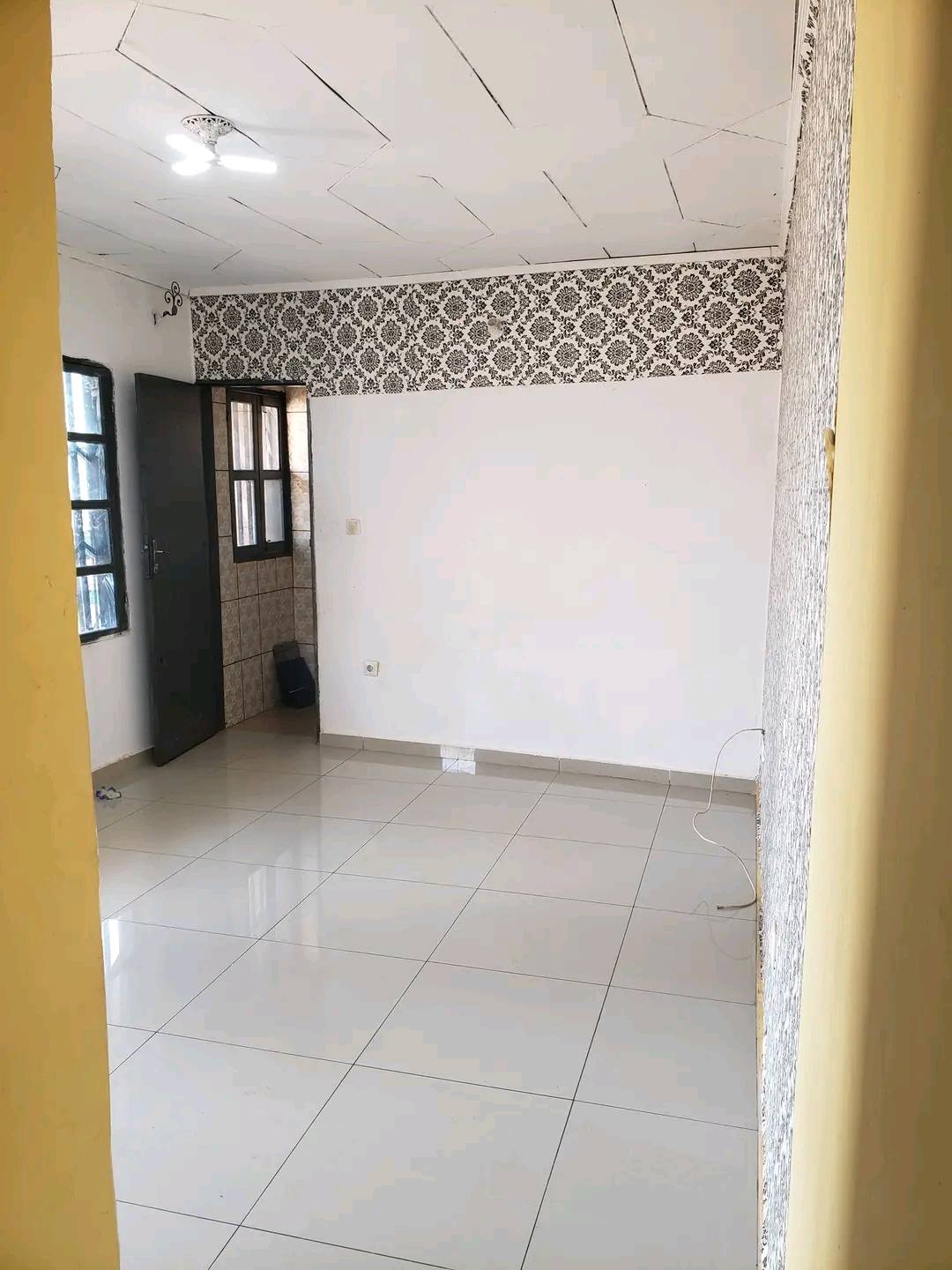 39260- Studio moderne à louer  à Madelon Bafoussam 