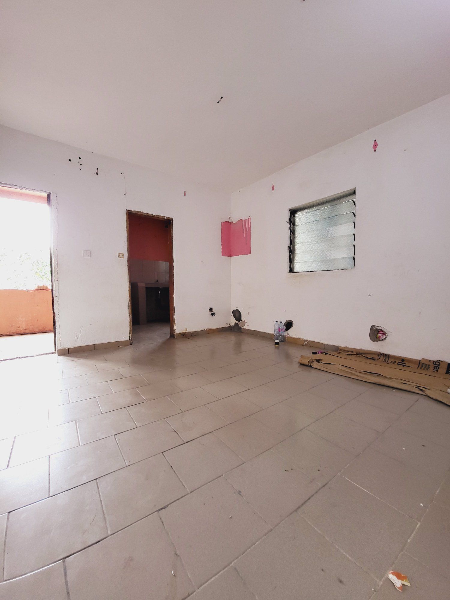 40806- STUDIO À LOUER KOTTO RÉSIDENCE AVEC FORAGE