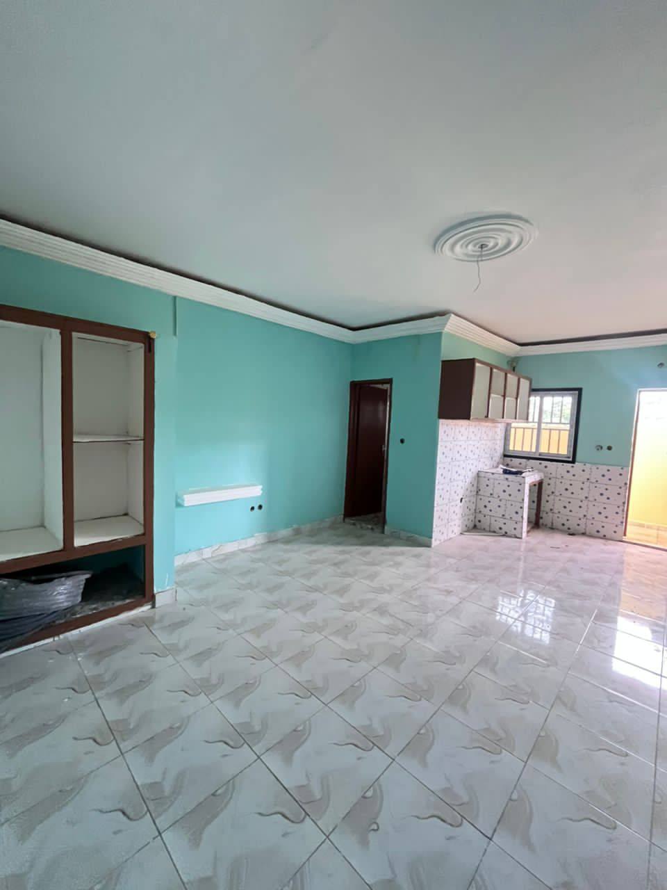41009- Chambre moderne à louer à Yaoundé Emana