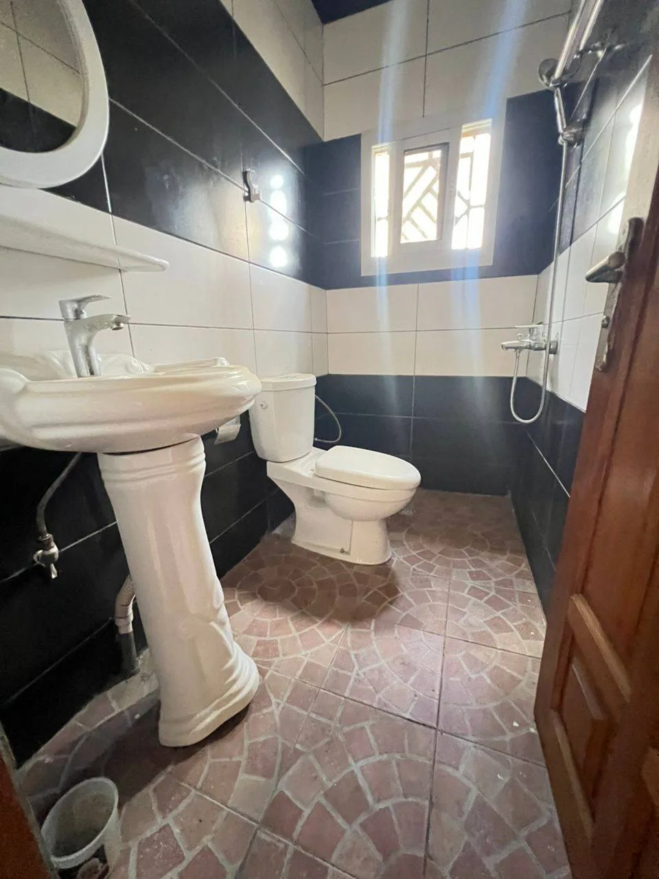 APPARTEMENT MODERNE STAFFÉ À MAKÉPÉ