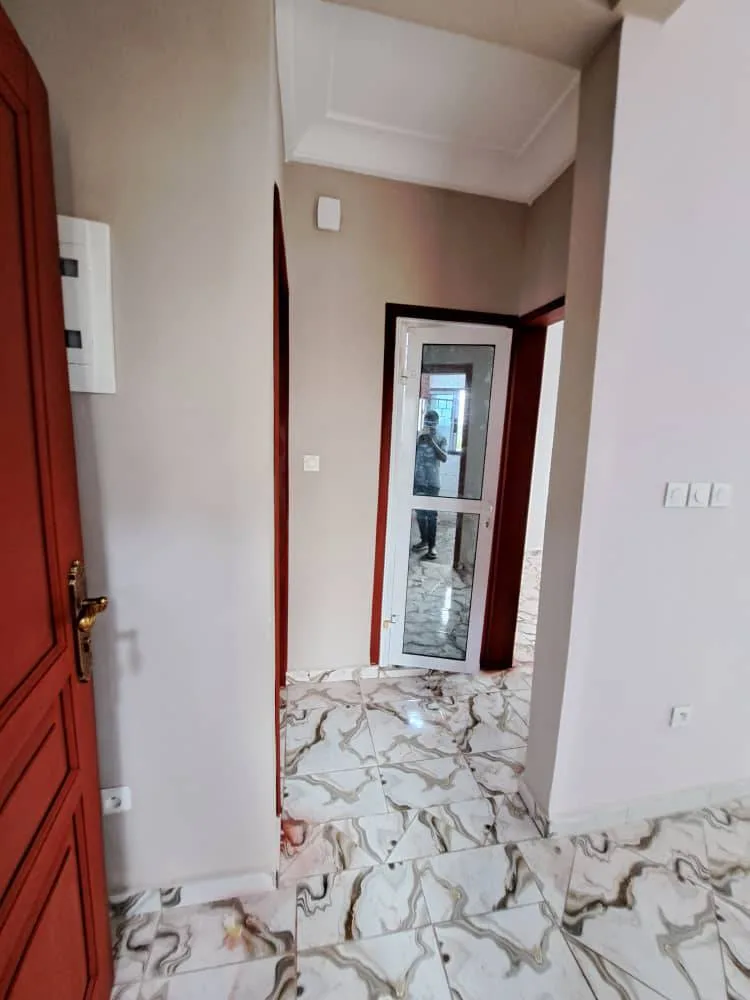 APPARTEMENT MODERNE SITUÉ À LENDI
