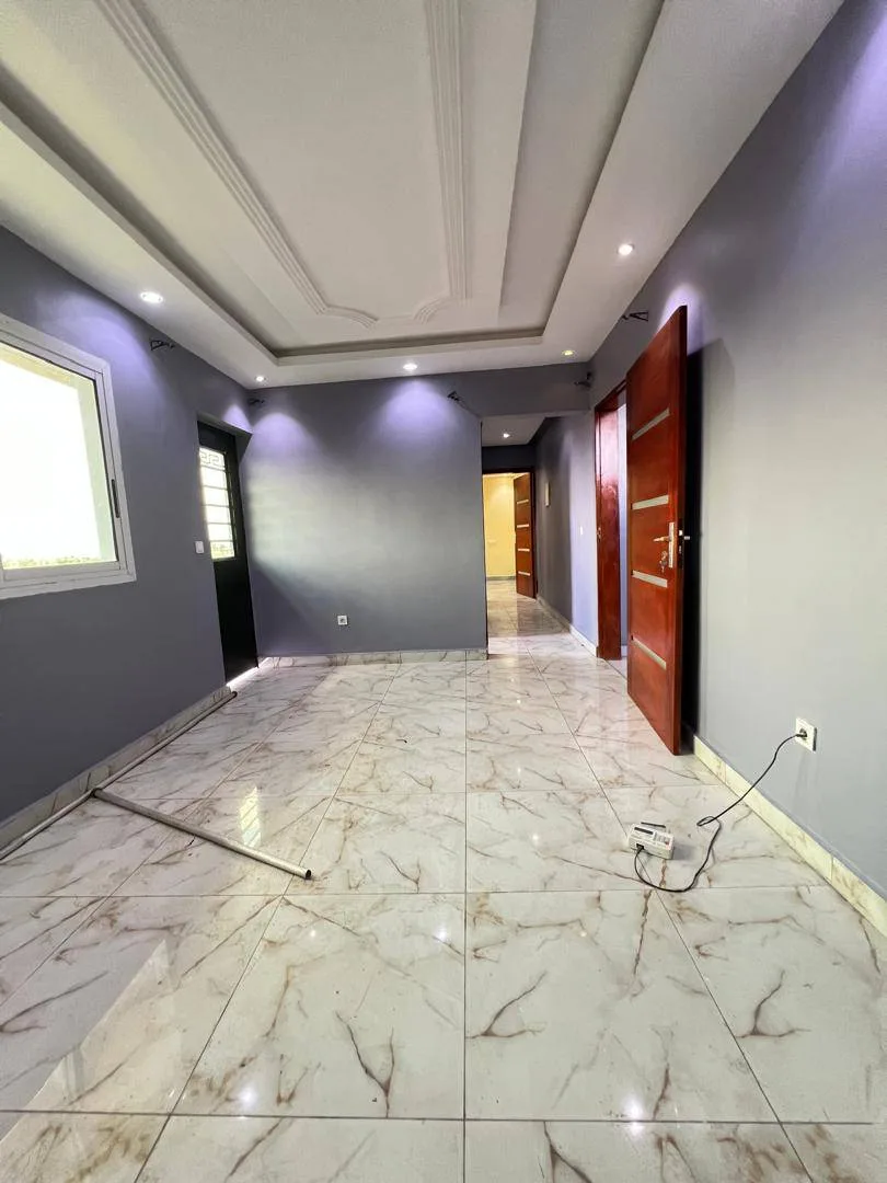 41080- STUDIO MODERNE STAFFÉ SITUÉ À LOGBESSOU