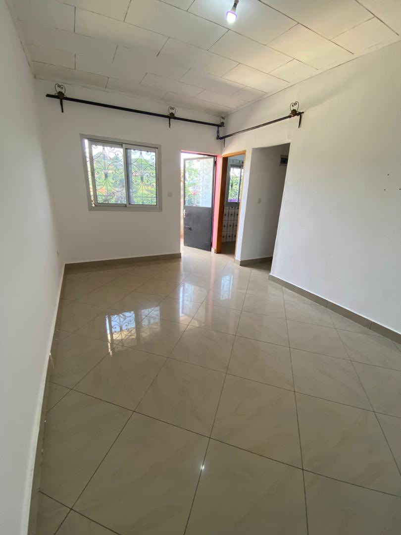 37701- Studio moderne à louer à Nsam escale Obam