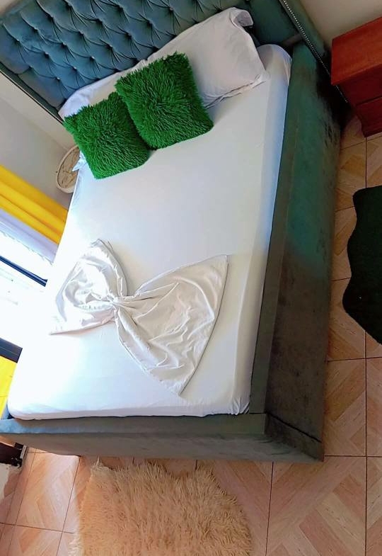 Beau studio meublé à Bata Nlongkak bordure de route principale