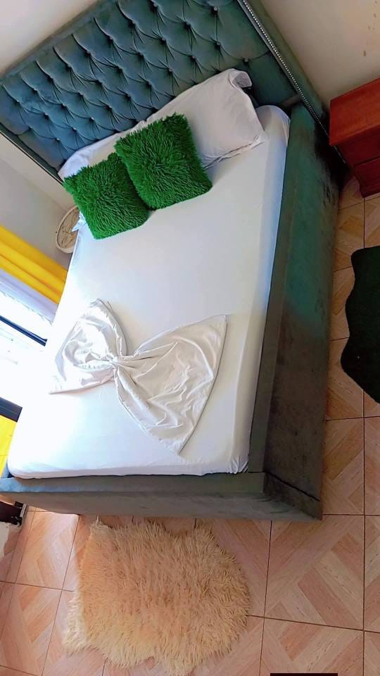 Beau studio meublé à Bata Nlongkak bordure de route principale