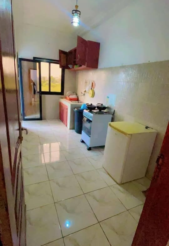 Beau studio meublé à Bata Nlongkak bordure de route principale