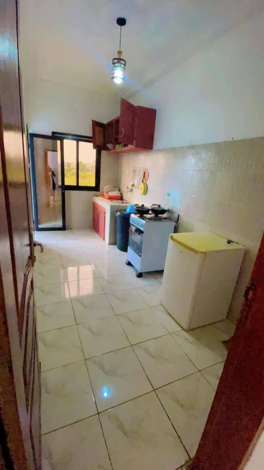 Beau studio meublé à Bata Nlongkak bordure de route principale