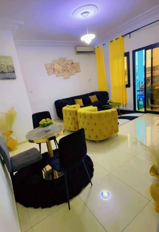 Beau studio meublé à Bata Nlongkak bordure de route principale