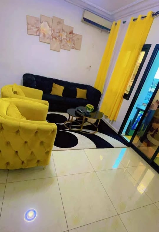Beau studio meublé à Bata Nlongkak bordure de route principale