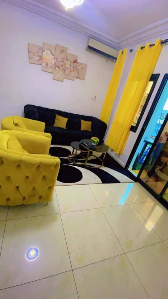 Beau studio meublé à Bata Nlongkak bordure de route principale