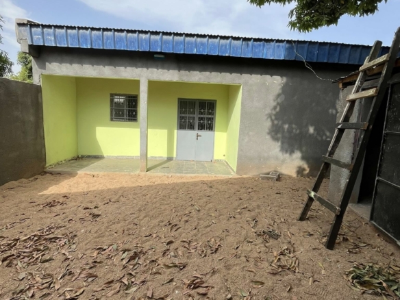 Studio disponible seul dans la barrière à Poukouloukou, Garoua