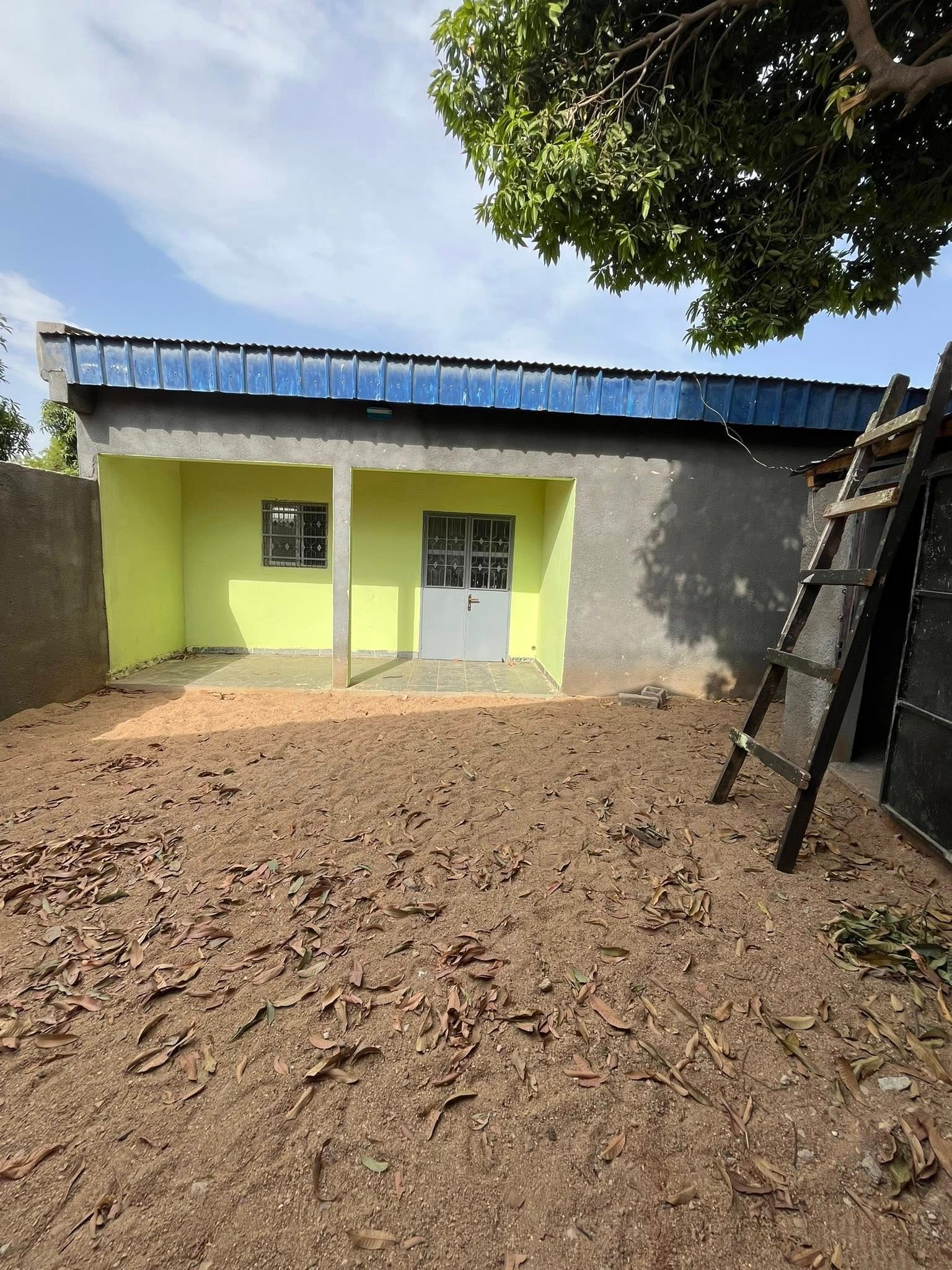 41555- Studio disponible seul dans la barrière à Poukouloukou, Garoua