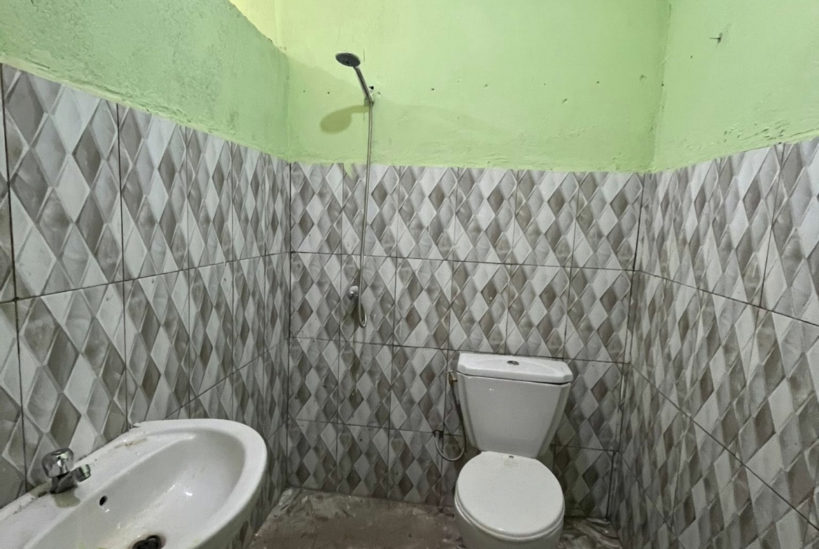 Studio disponible seul dans la barrière à Poukouloukou, Garoua