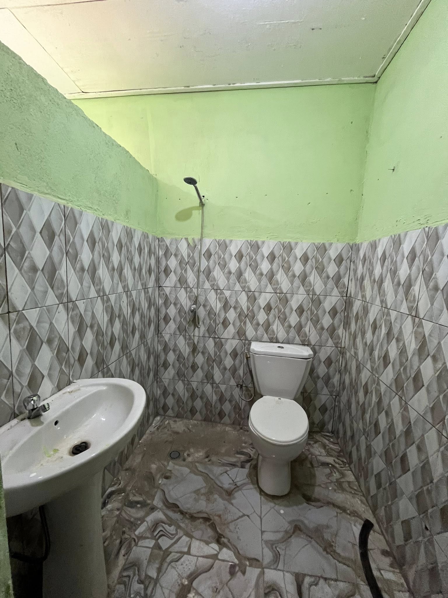 Studio disponible seul dans la barrière à Poukouloukou, Garoua