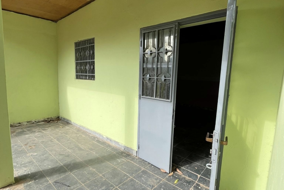 Studio disponible seul dans la barrière à Poukouloukou, Garoua