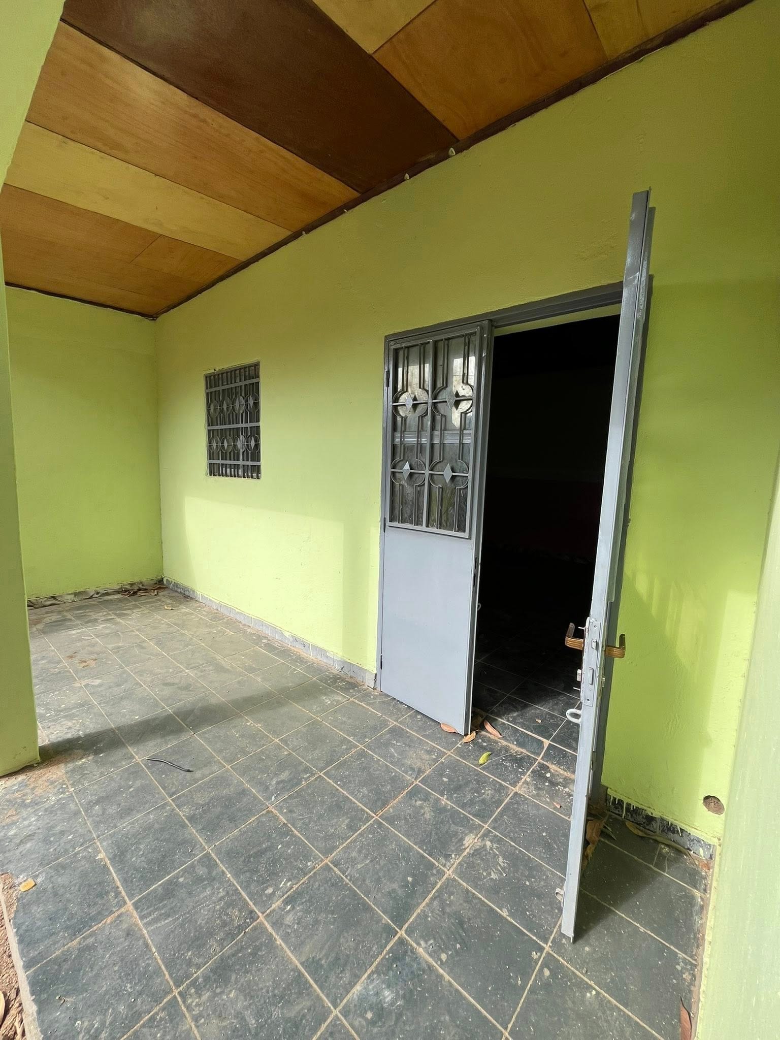 Studio disponible seul dans la barrière à Poukouloukou, Garoua