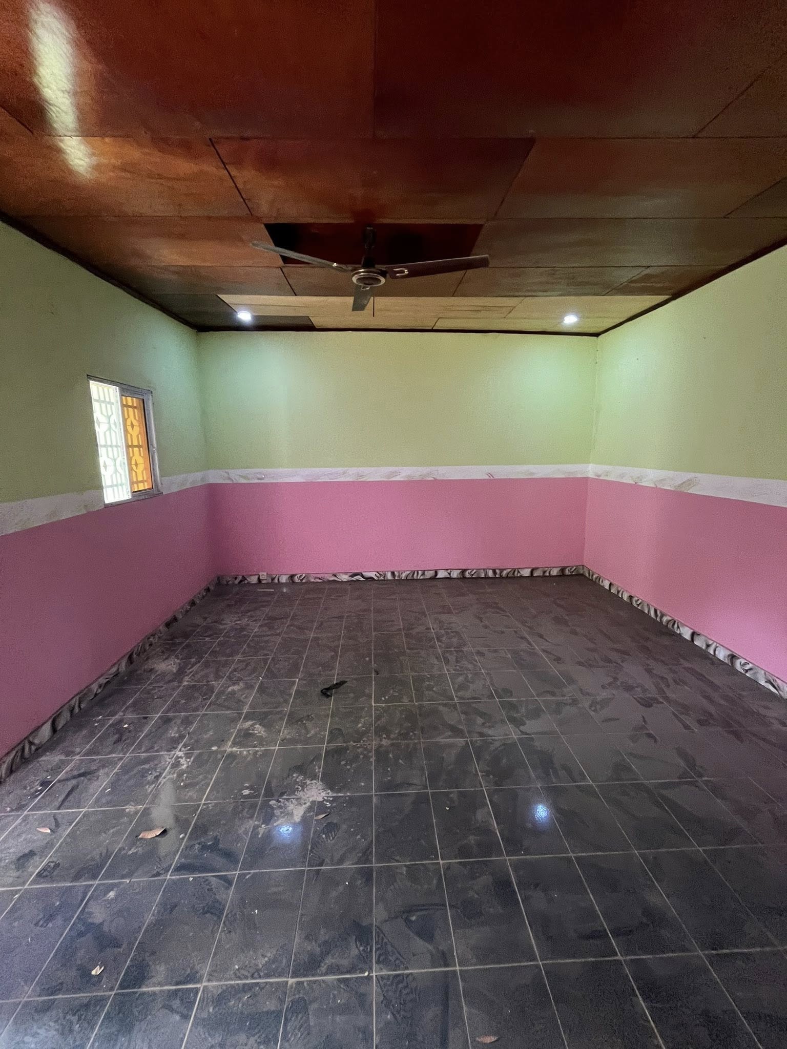 Studio disponible seul dans la barrière à Poukouloukou, Garoua