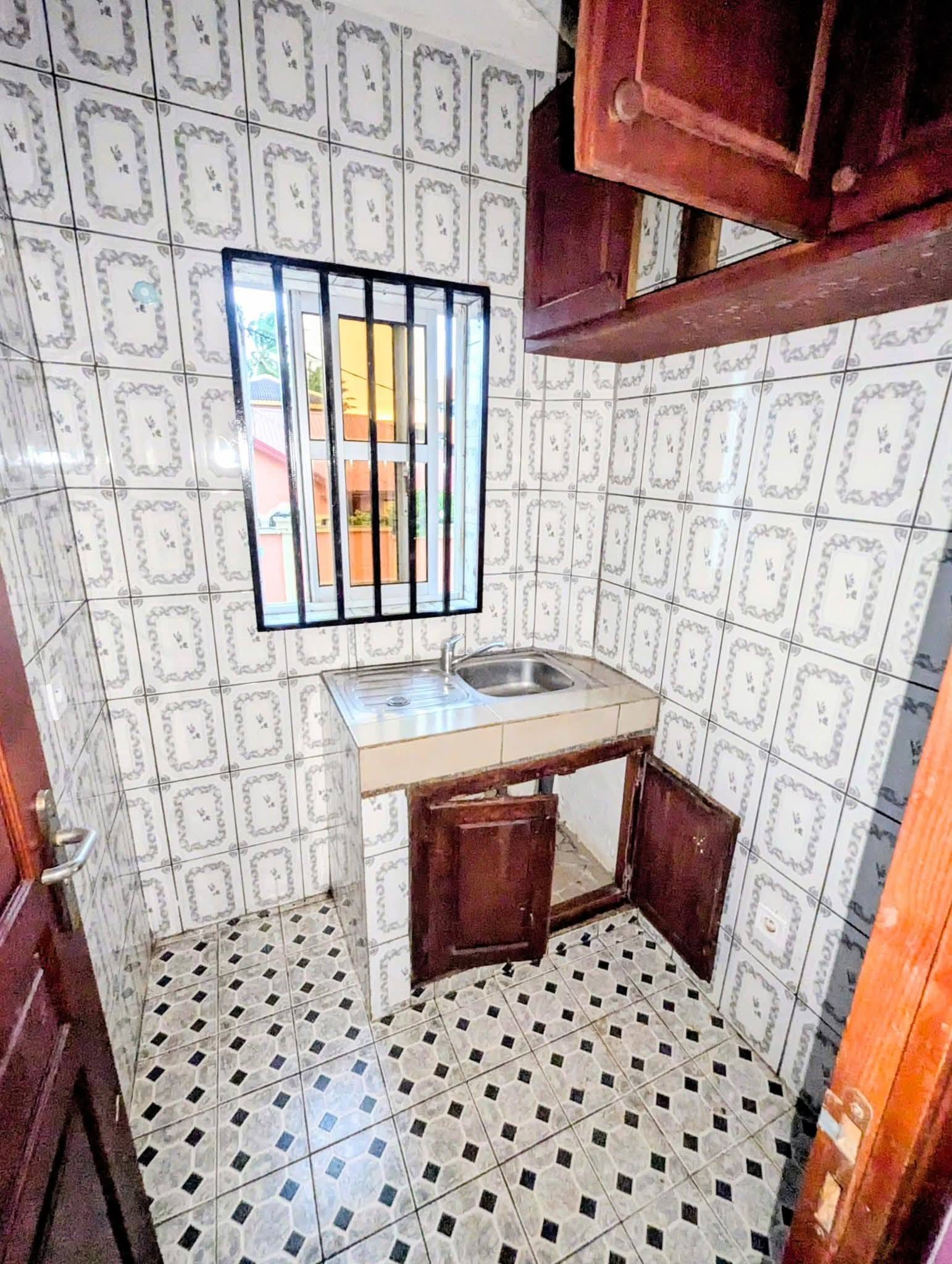 MAGNIFIQUE STUDIO À LOUER, YAOUNDÉ FOUGEROLLE