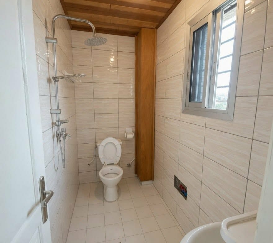 Studio 4 pièces situé à Nyalla à 200fcfa de la route