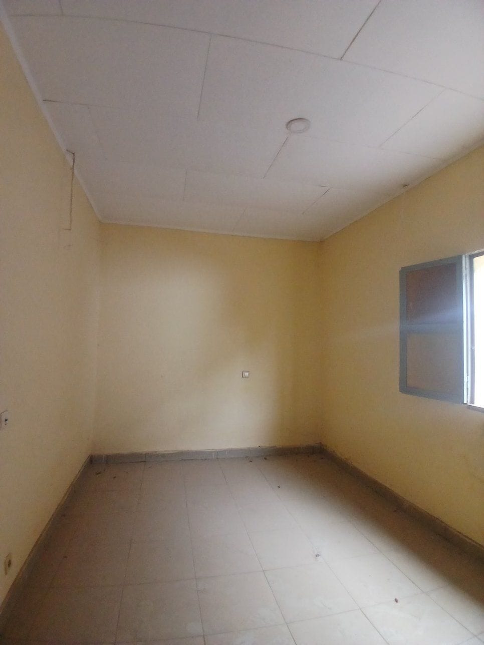 Appartement disponible non loin de l’école publique de Ngalbidje