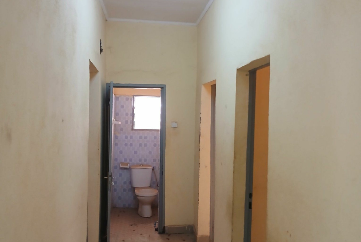 Appartement disponible non loin de l’école publique de Ngalbidje