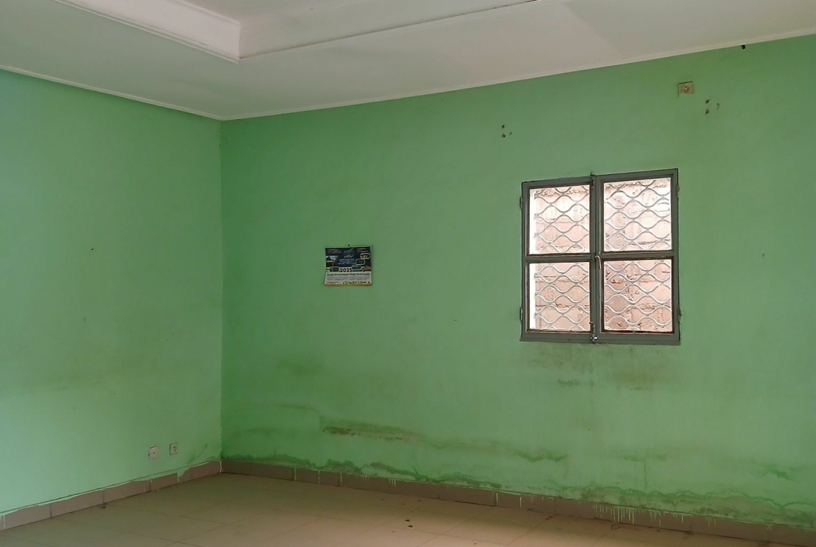 Appartement disponible non loin de l’école publique de Ngalbidje