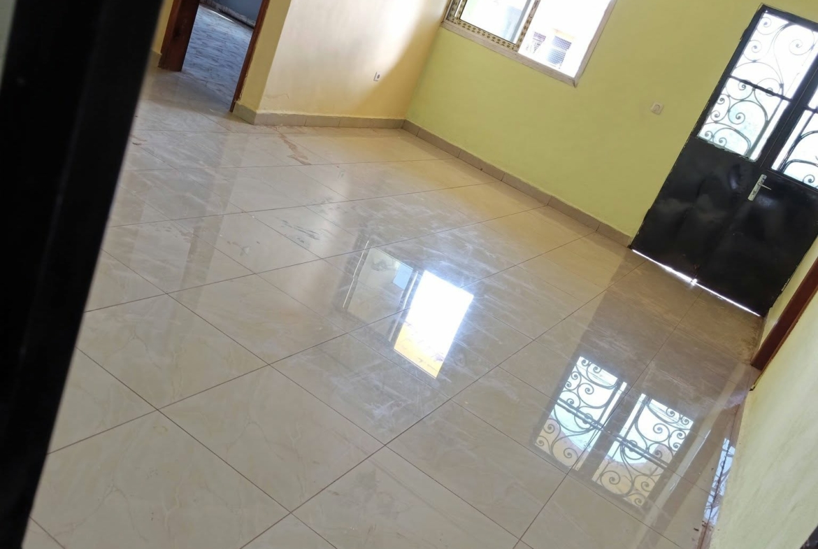 Studio à louer en face de la prefecture de Bafoussam