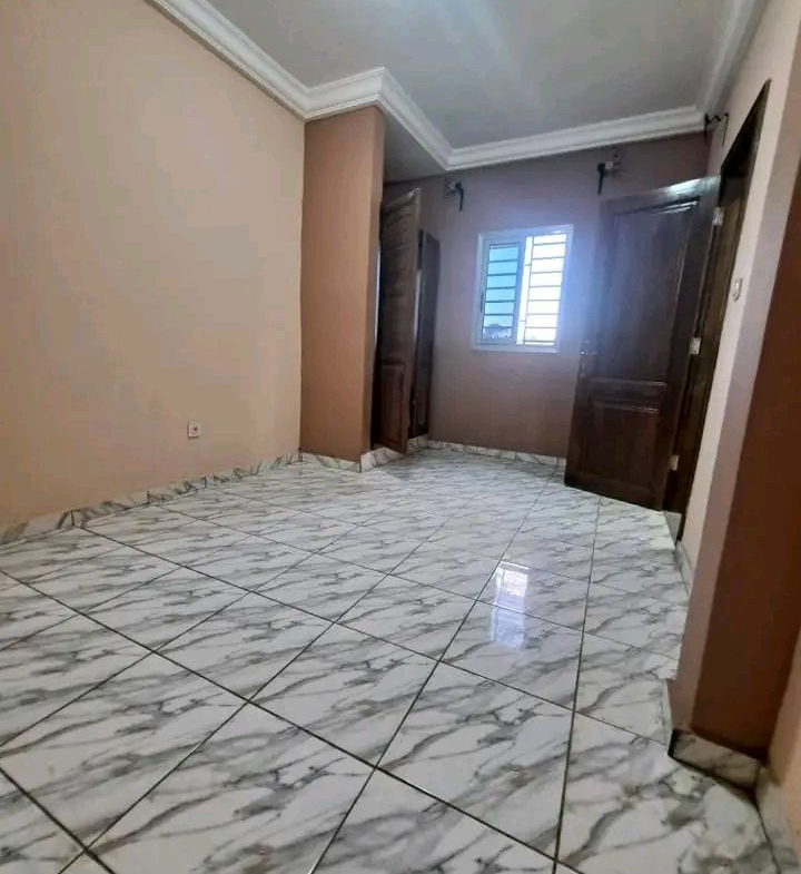 STUDIO MODERNE NOUVELLEMENT CONSTRUIT, YAOUNDÉ NKOLFOULOU