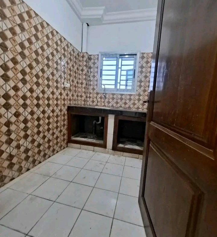 STUDIO MODERNE NOUVELLEMENT CONSTRUIT, YAOUNDÉ NKOLFOULOU
