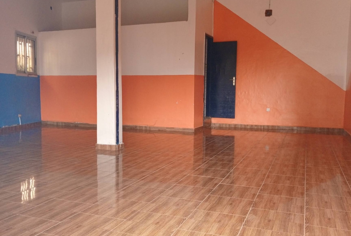 GRANDE BOUTIQUE À LOUER À YAOUNDÉ ELIG ESSONO