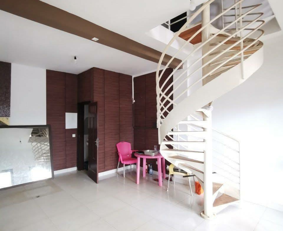 Grande Boutique à Louer, Yaoundé Omnisport