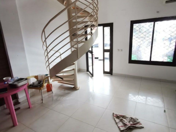 Grande Boutique à Louer, Yaoundé Omnisport