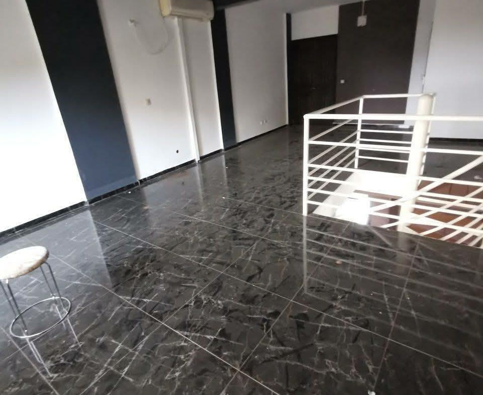 Grande Boutique à Louer, Yaoundé Omnisport