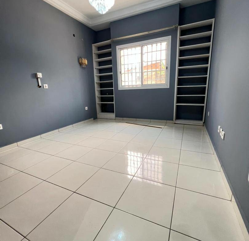 APPARTEMENT MODERNE ENTIEREMENT STAFFÉ SITUÉ À LOGBESSOU