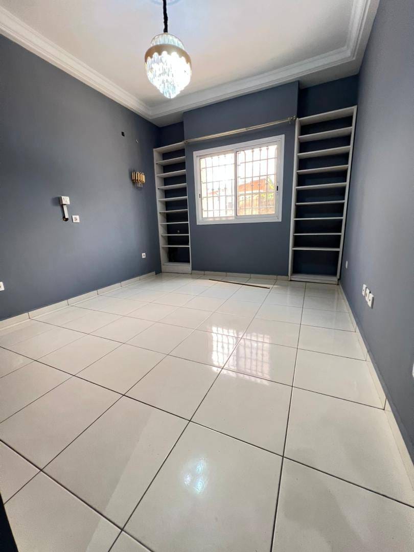 SM_appart_logbessou_190526_chb2 APPARTEMENT MODERNE ENTIEREMENT STAFFÉ SITUÉ À LOGBESSOU