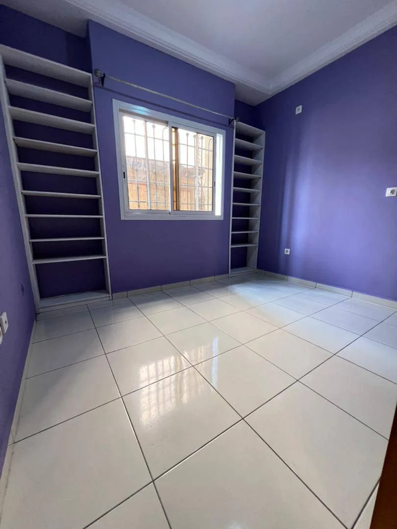APPARTEMENT MODERNE ENTIEREMENT STAFFÉ SITUÉ À LOGBESSOU