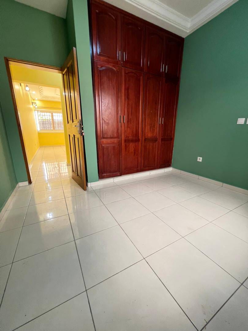 SM_appart_logbessou_190526_chb4 APPARTEMENT MODERNE ENTIEREMENT STAFFÉ SITUÉ À LOGBESSOU