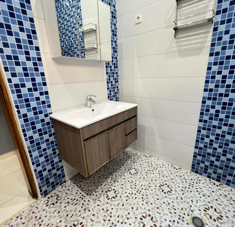 APPARTEMENT MODERNE ENTIEREMENT STAFFÉ SITUÉ À LOGBESSOU